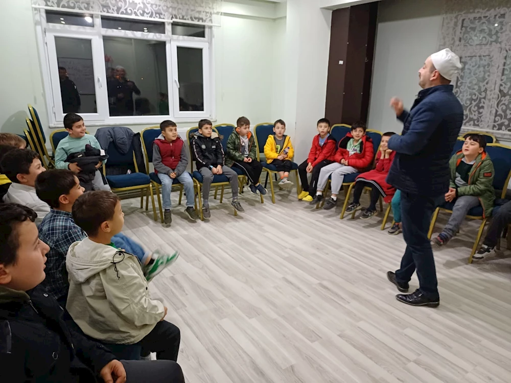 GENÇLERLE BİR ARAYA GELDİ